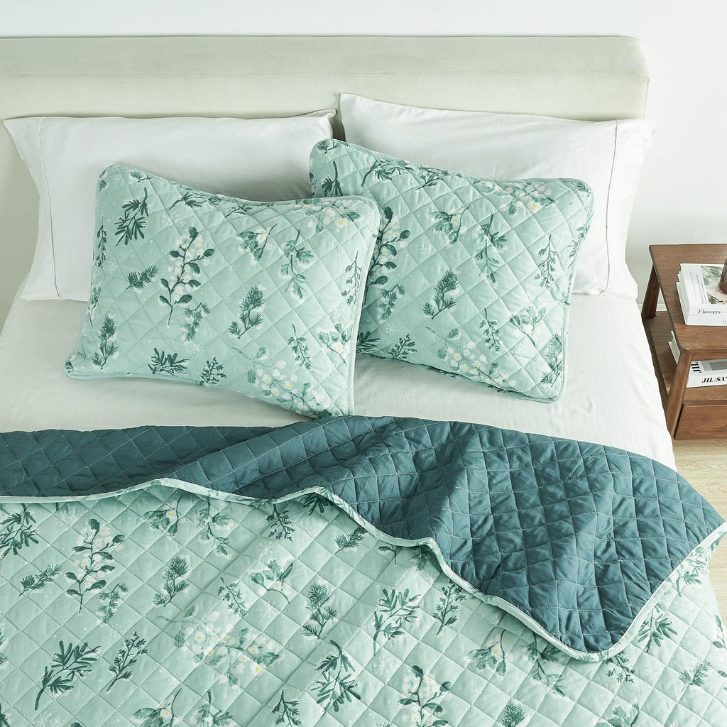 Snowy Botanical Quilt Set - Mariela Collection